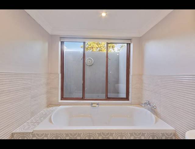 BUSINESS PROPERTY TO RENT IN RIVONIA